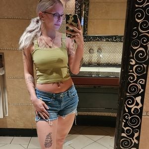 Meet your Posher, Keva